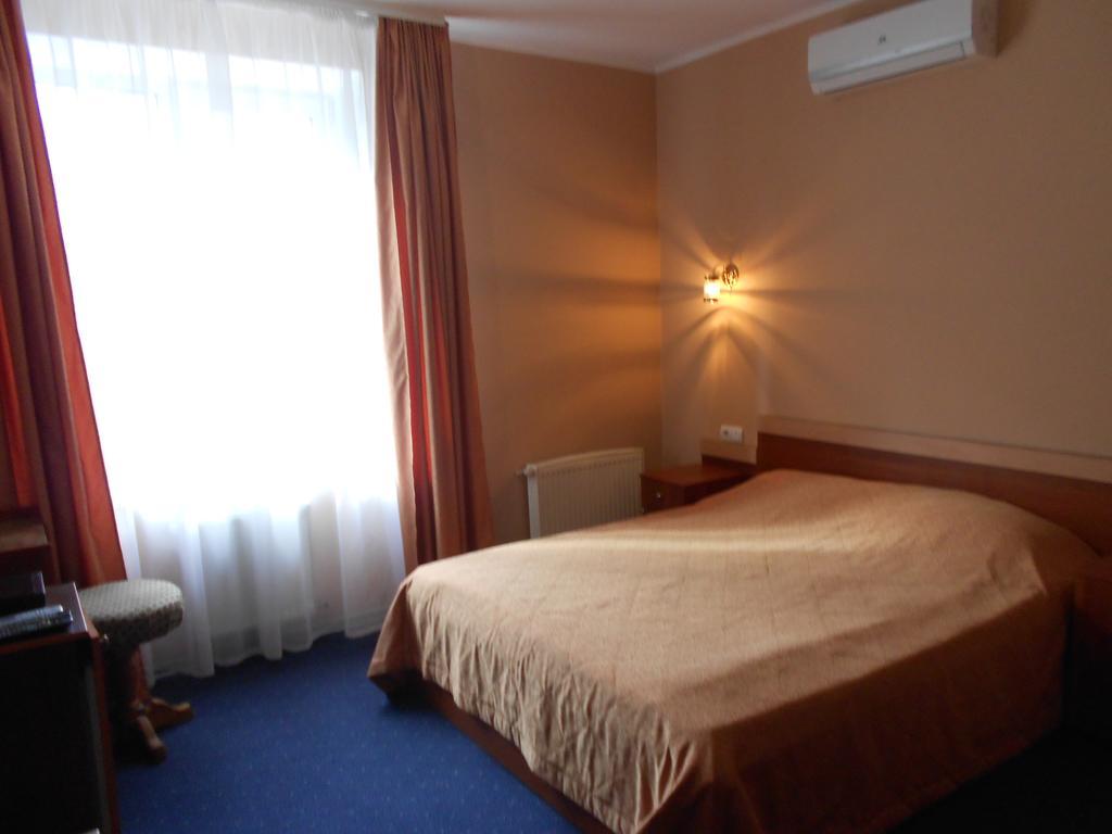 Galant Hotel Boryspilʼ Extérieur photo