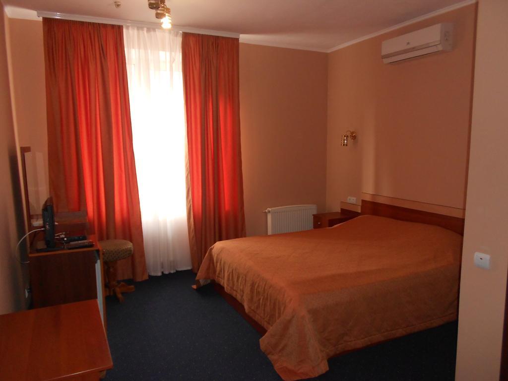 Galant Hotel Boryspilʼ Extérieur photo