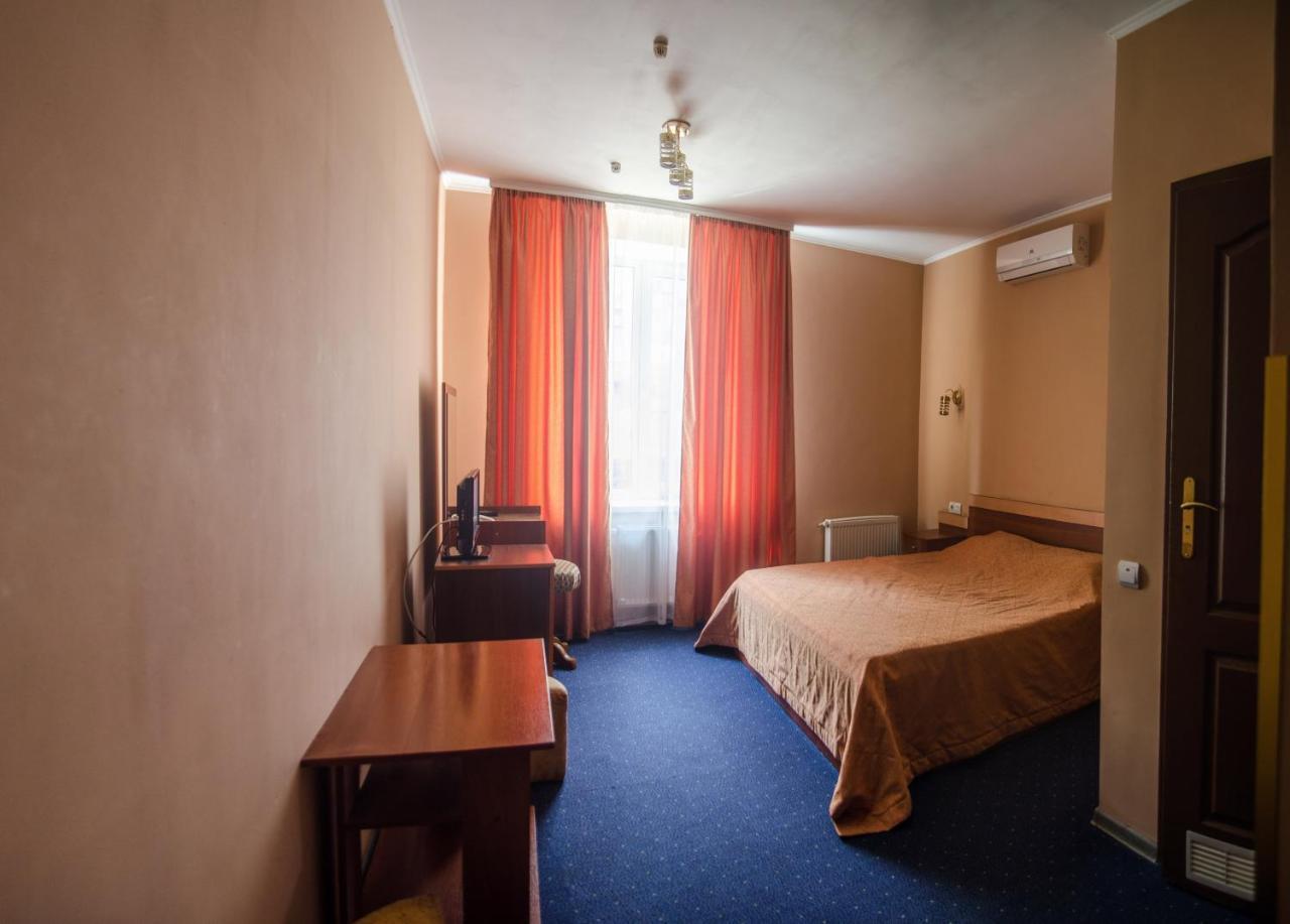 Galant Hotel Boryspilʼ Extérieur photo