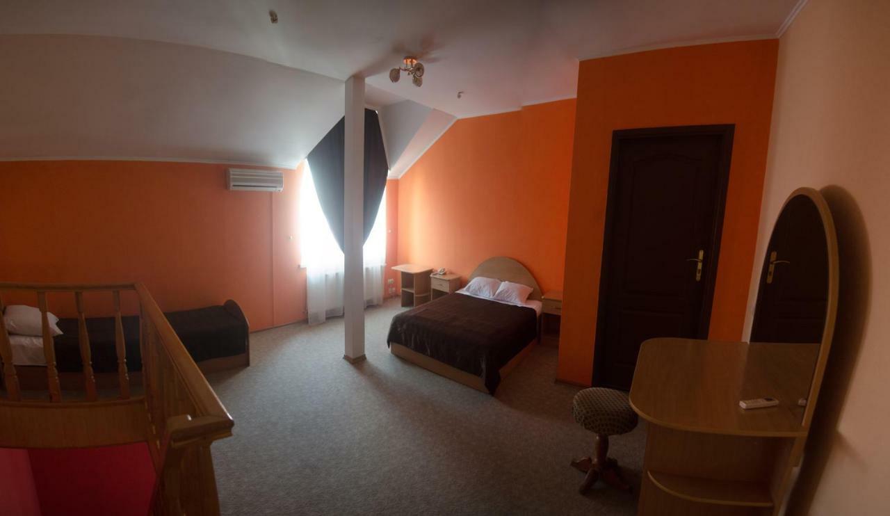 Galant Hotel Boryspilʼ Extérieur photo